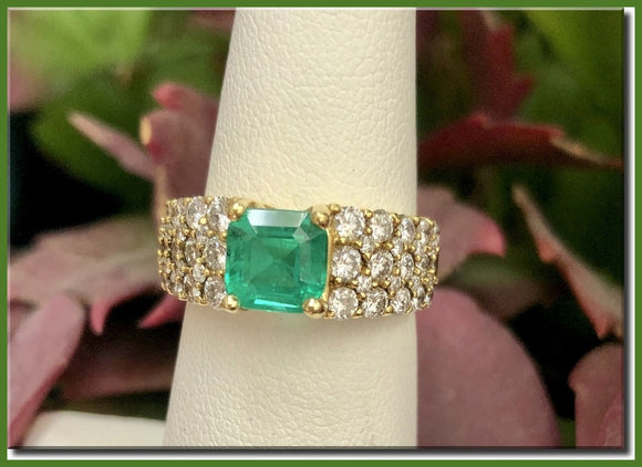 WOW ~ Emerald Ring with Sparkling White Diamonds