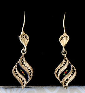 Artfully crafted Enamel & Gold Earrings