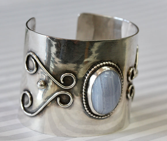 VINTAGE ~ Sterling Silver Cuff Bracelet with Agate Stone