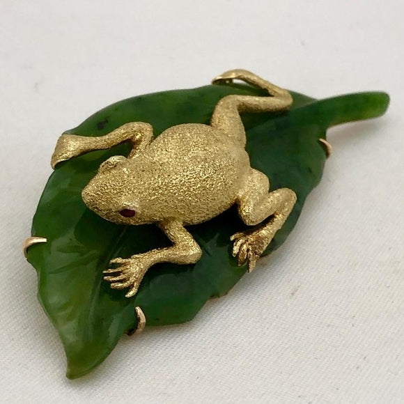 Frog and Jade Leaf Pin