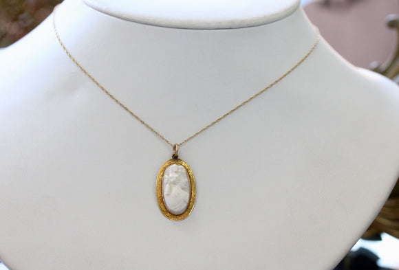 Shell Cameo Necklace ~ Classic