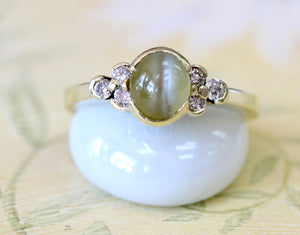 Chic Looking ~ Cat's Eye Ring with diamonds