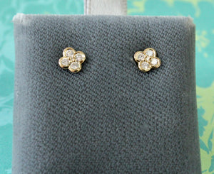 Precious & Pretty ~ Floral Motif Diamond Earrings